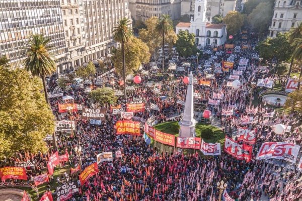 Movimientos sociales marcharon por el Día del Trabajador