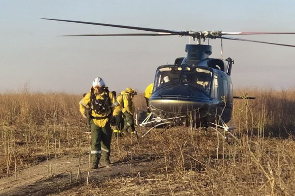 Con diversos frentes trabajan para atender y controlar los incendios en las islas