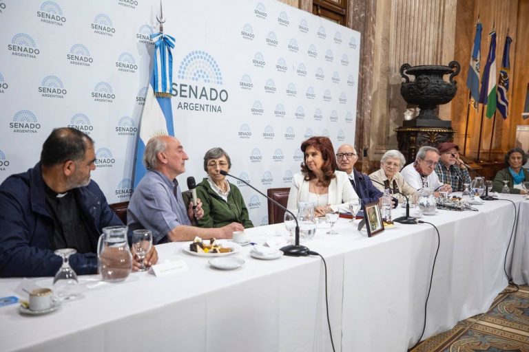 “Estoy viva por Dios y la Virgen”, dijo Cristina Fernández