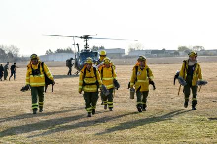 Continúan trabajando en el Delta para contener los incendios en islas