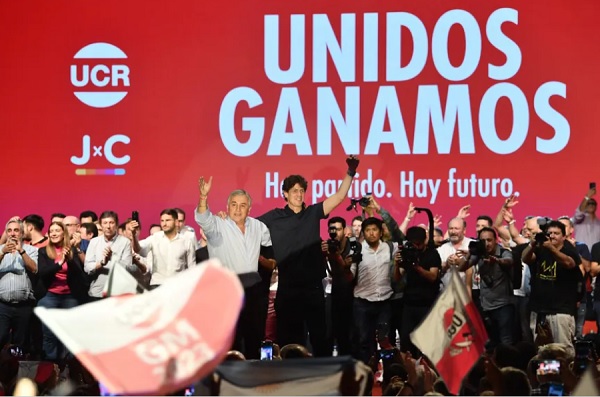 Morales y Lousteau desafiaron a Macri en el acto de la UCR en el homenaje a Alfonsín: “No nos van a correr”