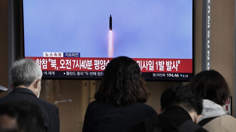 Corea del Norte elevó la tensión regional con el lanzamiento de un misil intercontinental