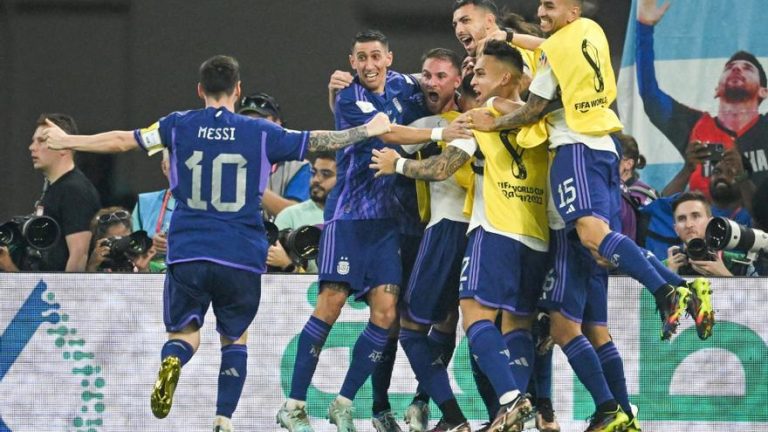 Argentina recuperó su fútbol, le ganó 2 a 0 a Polonia y se metió en los octavos de la Copa del Mundo