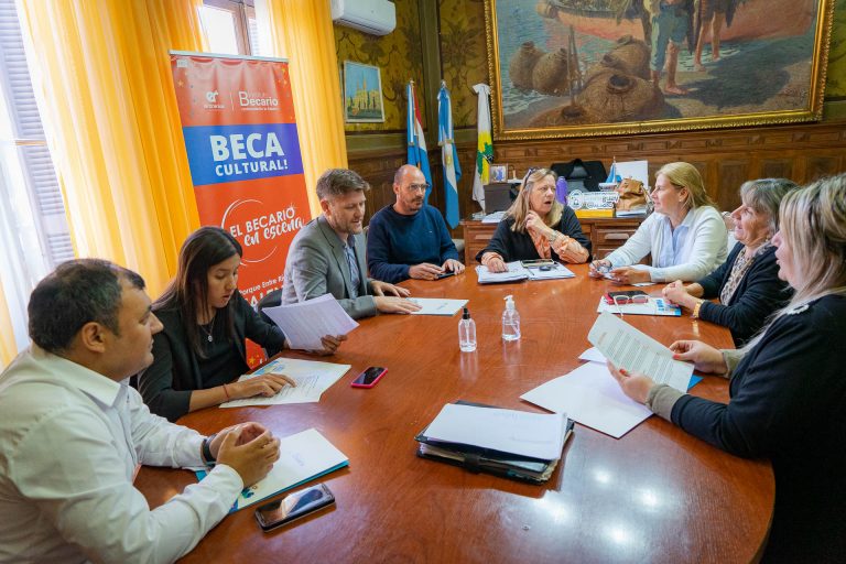 El Becario prepara la última gala del año de su certamen artístico y cultural