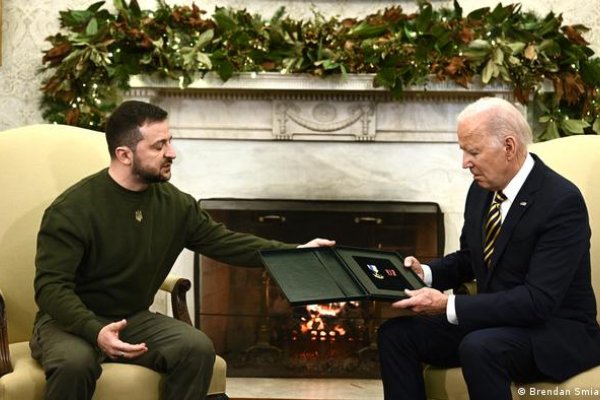 Zelenski visita EE.UU. y Biden le promete darle antimisiles Patriot