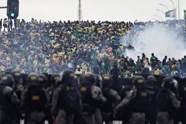 Brasil: Por el violento asalto de las sedes de Gobierno, intervienen las fuerzas de seguridad