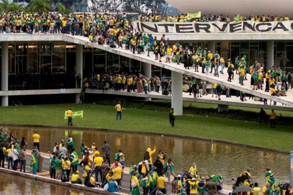 La Corte Suprema separó por 90 días de su cargo al gobernador de Brasilia