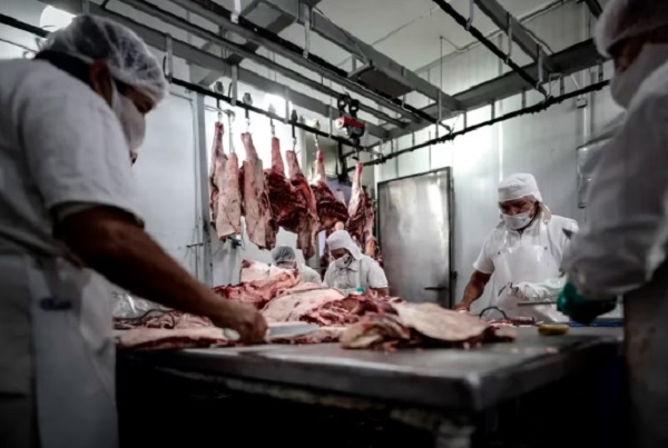 Carne: cómo funcionará el plan para comprar cortes 10% más barato con tarjeta de débito