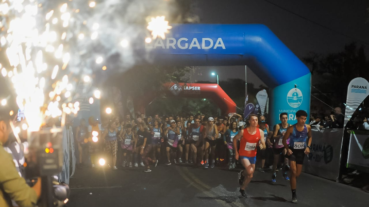 La Carrera Nocturna Ciudad de Paraná convocó a miles de personas