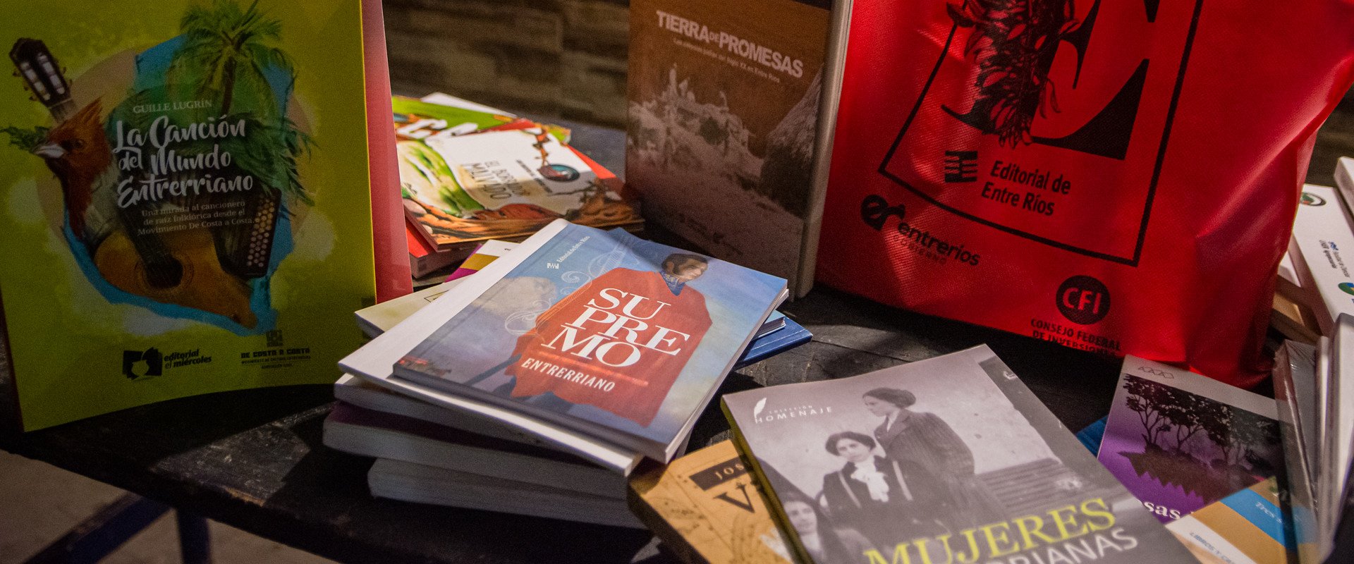 Se entregaron libros en el marco del Programa Club Literario