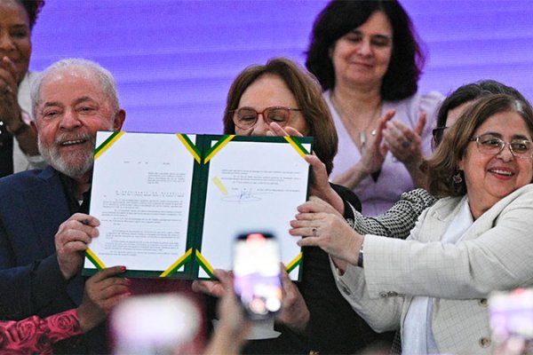 Lula promulgó una ley que obliga a paridad salarial entre hombres y mujeres