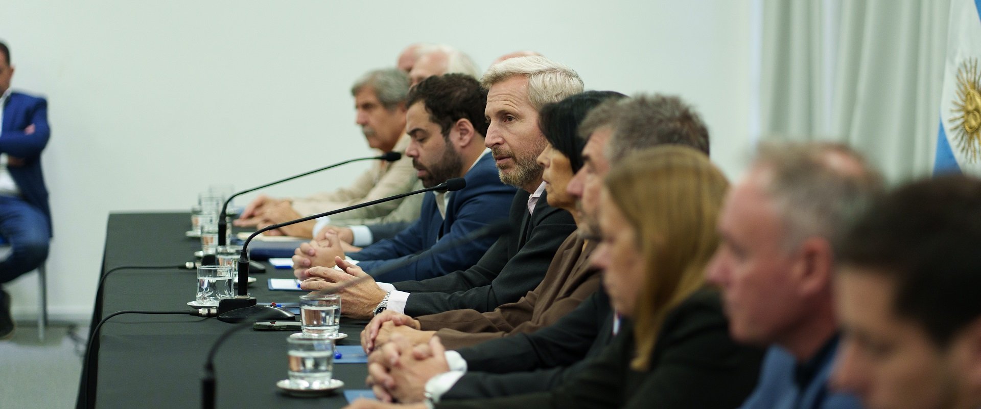 Frigerio se reunió con todos los intendentes de la provincia