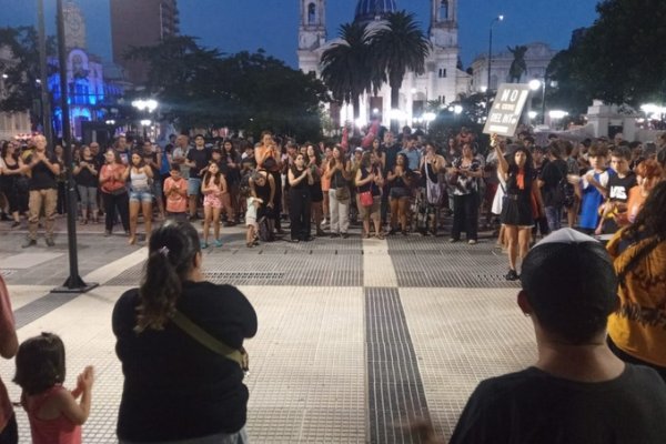 Folini: “Entre Ríos se planta y dice no al proyecto de Ley ómnibus y al DNU; queremos que la democracia siga existiendo en nuestro país”