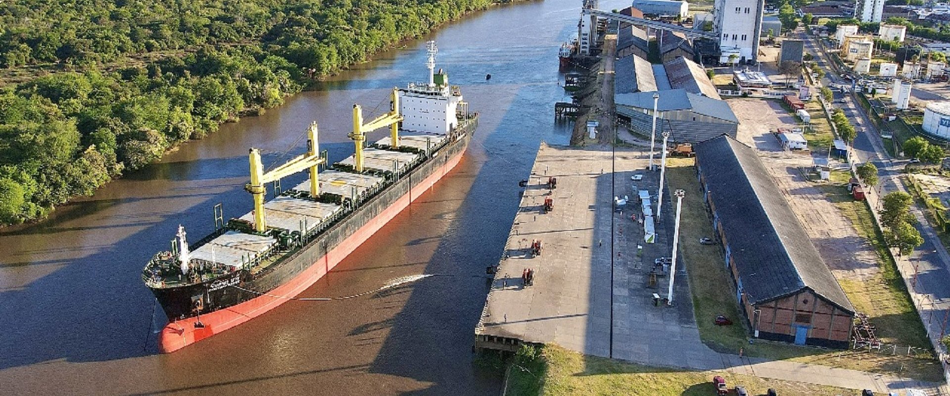 El primer embarque del año en los puertos entrerrianos genera más de 400 puestos de trabajo directo