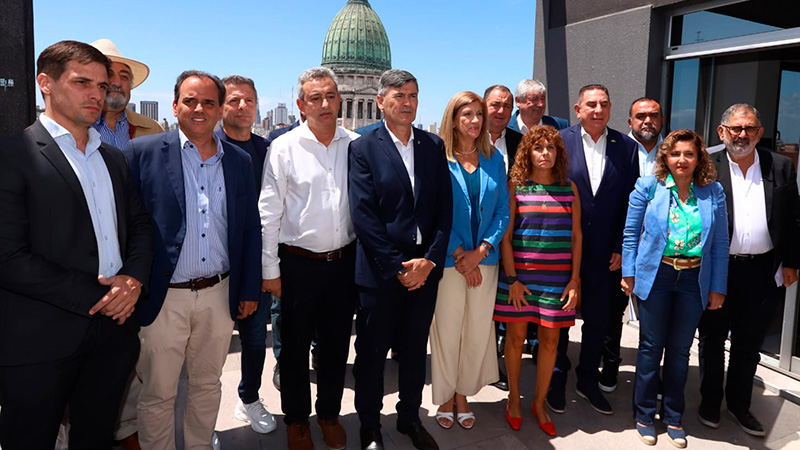 Intendentes presionan por la quita de subsidios al transporte