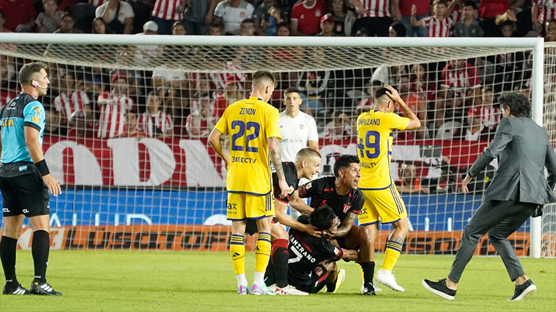 Se suspendió Estudiantes – Boca por la descompensación de un jugador