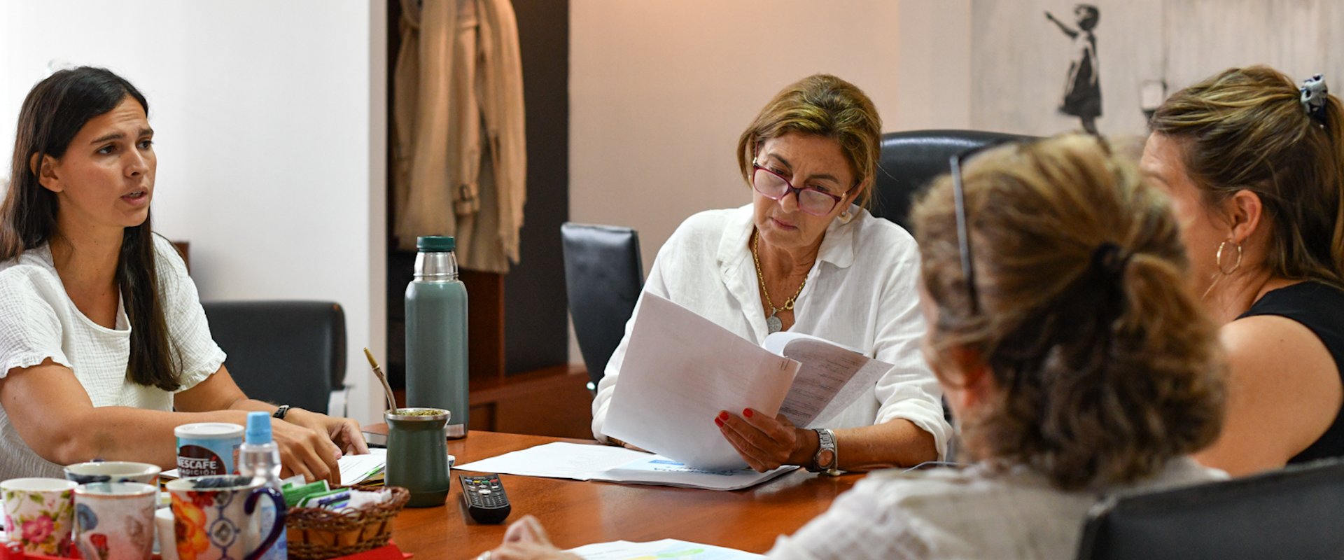 El Consejo General de Educación y la ONG Volando Alto dialogan por un plan de alfabetización para espacios informales