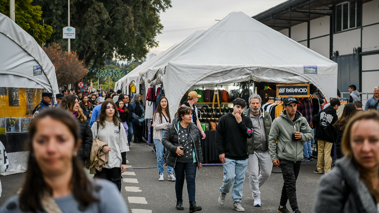Feria de Artesanos y Artesanas y Emprendedores, uno de los paseos más elegidos en vacaciones