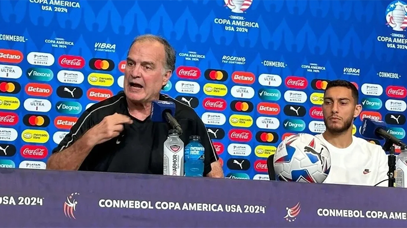 Bielsa explotó ante la Conmebol tras el escándalo de los jugadores de Uruguay