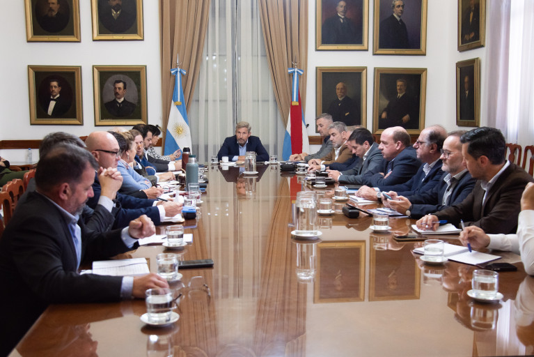 Frigerio encabezó una nueva reunión de gabinete y repasó ejes clave de la gestión